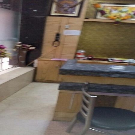 Hotel Parth Palace New Delhi Exterior foto