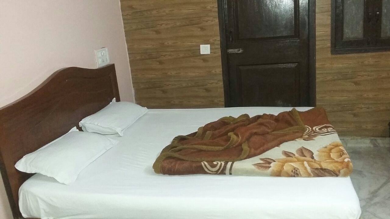Hotel Parth Palace New Delhi Exterior foto