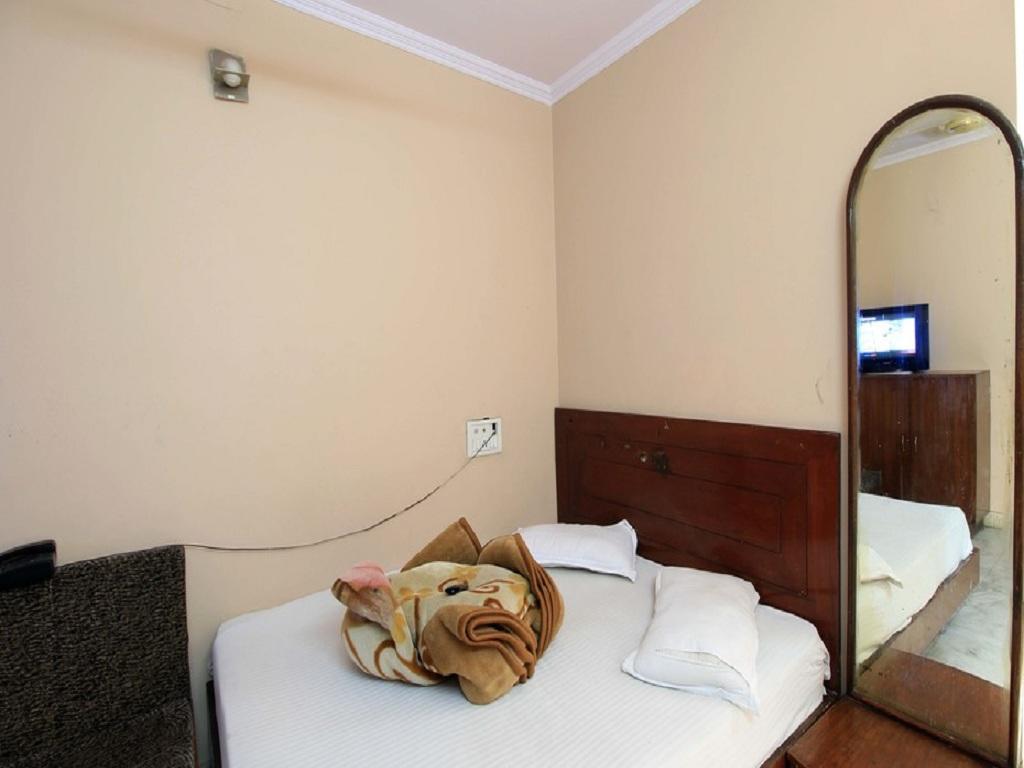 Hotel Parth Palace New Delhi Exterior foto